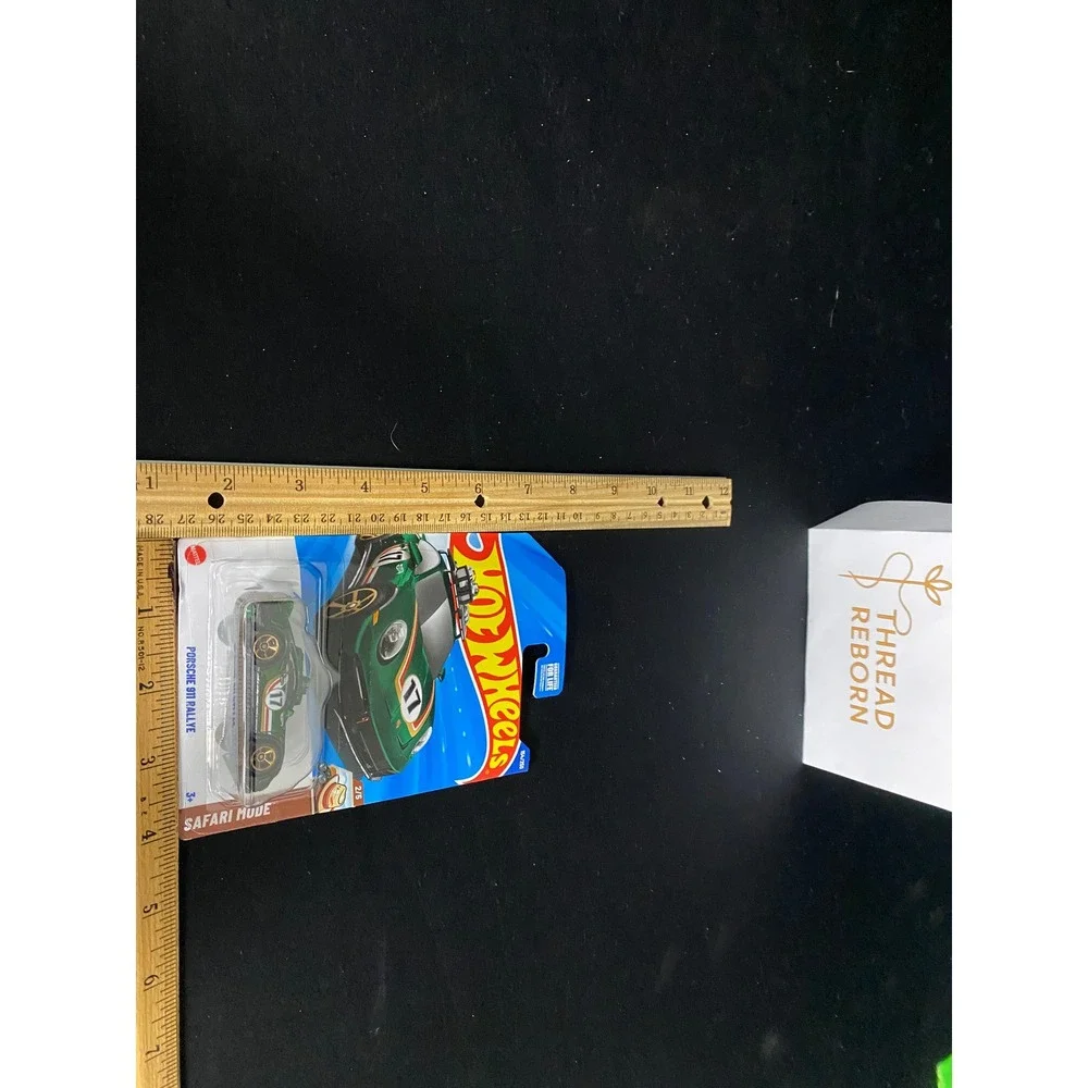 Hot Wheels Porsche 911 Rallye Safari Mude Green‎ Diecast Car 2/5